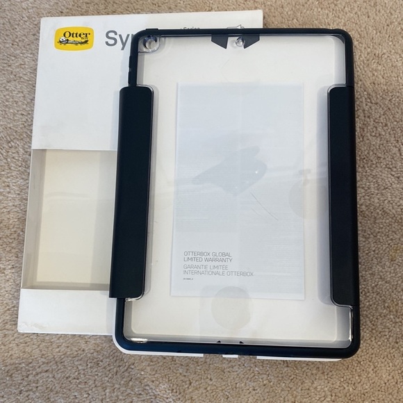 OUTERBOX IPad Series Symmetry 360 Cover - 8th generation - Picture 11 of 12